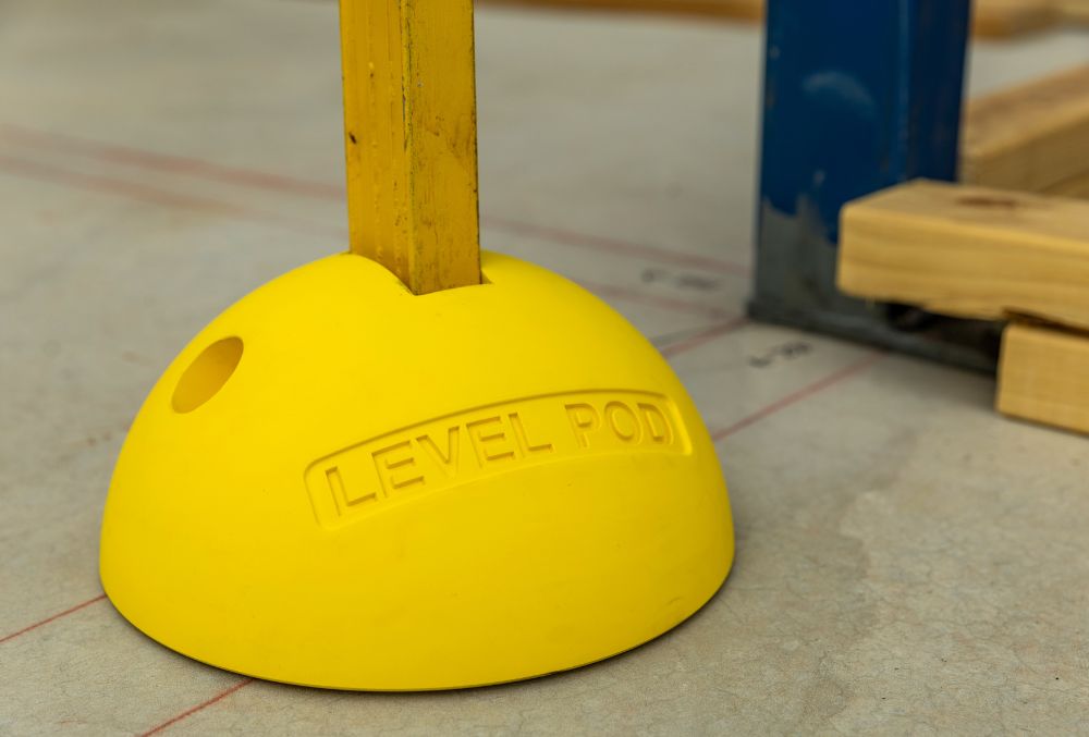Yellow spirit level pod